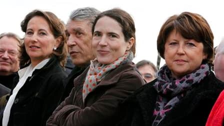Martine Aubry, ici à Jarnac (Charente) avec d'autres leaders socialistes, a dit samedi vouloir s'inspirer de François Mitterrand, seul président de gauche de la Ve République, dont elle a souligné le "volontarisme", le "courage" et la capacité à "réconcil