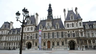 Près de 100.000 fleurs bleues, blanches et rouges seront déposées samedi soir