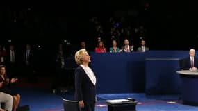 Hillary Clinton et Donald Trump lors du second débat à l'université George Washington de Saint-Louis, dans le Missouri