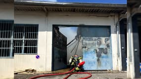 Un incendie s'est déclaré dans un bâtiment industriel de Meyzieu (Rhône) ce lundi 21 août au matin. 