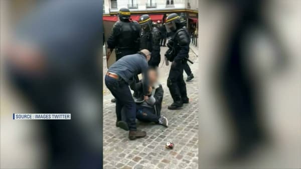 Vincent Crase sur les images de la vidéo datée du 1er mai, en train de maintenir un jeune manifestant à terre. Vincent Crase sur les images de la vidéo datée du 1er mai, en train de maintenir un jeune manifestant à terre.