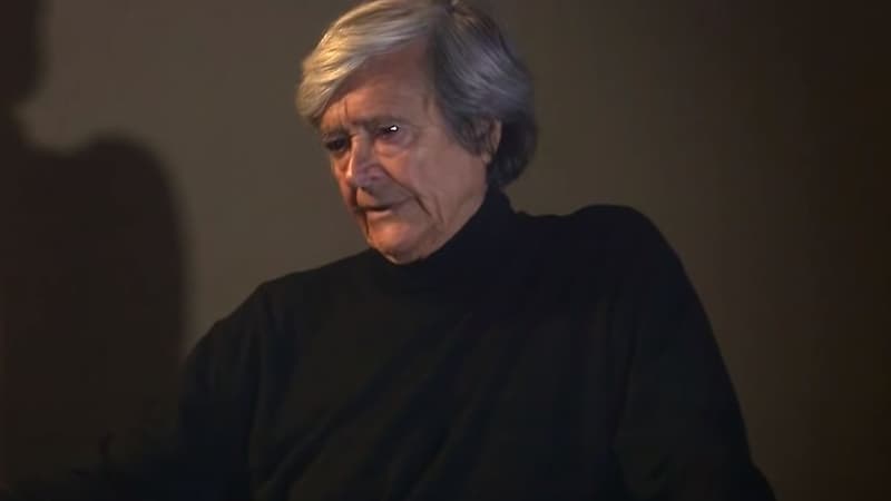 L'acteur de doublage Bernard Tiphaine, dans le court-métrage "On s'est fait doubler", en 2017.
