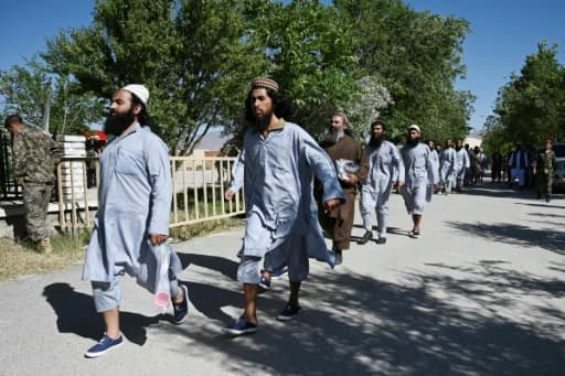 Des prisonniers talibans sont libérés de la prison de Bagram, le 26 mai 2020. Des prisonniers talibans sont libérés de la prison de Bagram, le 26 mai 2020.
