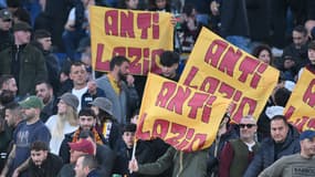 Les pancartes de supporteurs de l'AS Roma contre la Lazio, 13 avril 2025
