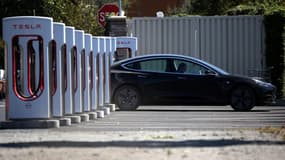 Image d'illustration - Une Tesla Model S stationnée sur un parking en Californie. 