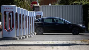 Image d'illustration - Une Tesla Model S stationnée sur un parking en Californie.
