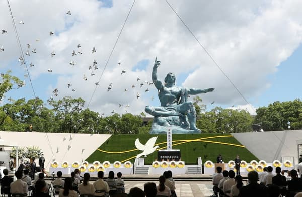Des survivants et une poignée de dignitaires étrangers participent à la commémoration de l'anniversaire du bombardement atomique de Nagasaki le 9 août 2021