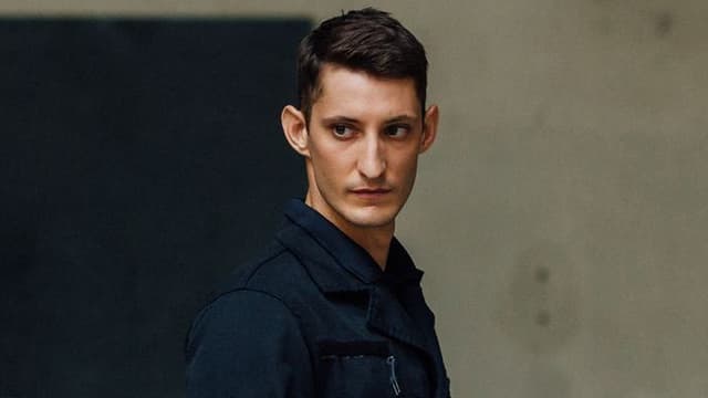 Pierre Niney dans Sauver ou périr