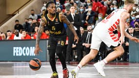 Paris Lee contre l'Olympiacos