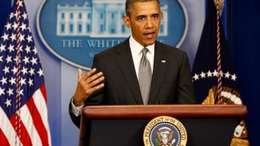 Barack Obama a qualifié mardi la double explosion survenue la veille lors du marathon de Boston d'"acte de terrorisme", ce qu'il n'avait pas fait lors de sa première intervention publique sur le sujet lundi. /Photo prise le 16 avril 2013/REUTERS/Kevin Lam