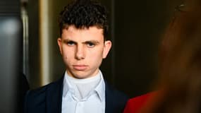 Théo Grataloup, est né avec une malformation que ses parents attribuent au glyphosate, pesticide de la marque Monsanto-Bayer, manipulé par sa mère lorsqu'elle était enceinte.