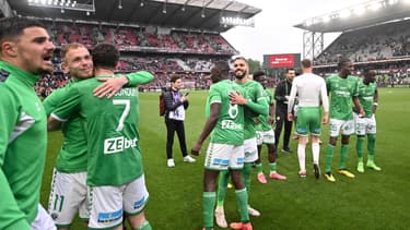 La joie des joueurs de Saint-Etienne qui ont validé la remontée en Ligue 1, 2 juin 2024