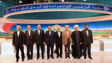 Les huit candidats à l'élection présidentielle iranienne posant à l'issue d'un débat télévisé, le 31 mai 2013.