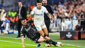 Le tacle dangereux de Steven Berghuis sur Joaquin Correa, expulsé sur cette actions, lors d'OM-Ajax (4-3, Ligue Europa), le 30 novembre 2023