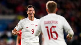 La joie de Robert Lewandowski après sa passe décisive pour Karol Swiderski