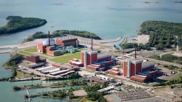 L'île d'Olkiluoto avec les deux réacteurs nucléaires en service et le projet de réacteur EPR
