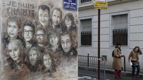 La fresque peinte sur la façade près des anciens locaux de Charlie Hebdo à Paris.