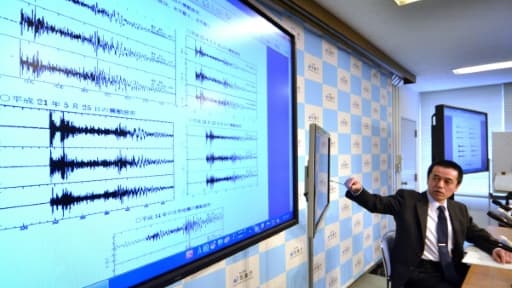 L'onde sismique de l'essai de bombe à hydrogène réalisé par Pyongyang, expliqué par un expert japonais le 6 janvier 2016 à Tokyo
