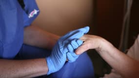 Un médecin n'est pas forcément contraint de respecter les "directives anticipées", par lesquelles un patient exprime sa volonté ou non d'être maintenu en vie, a estimé le Conseil constitutionnel