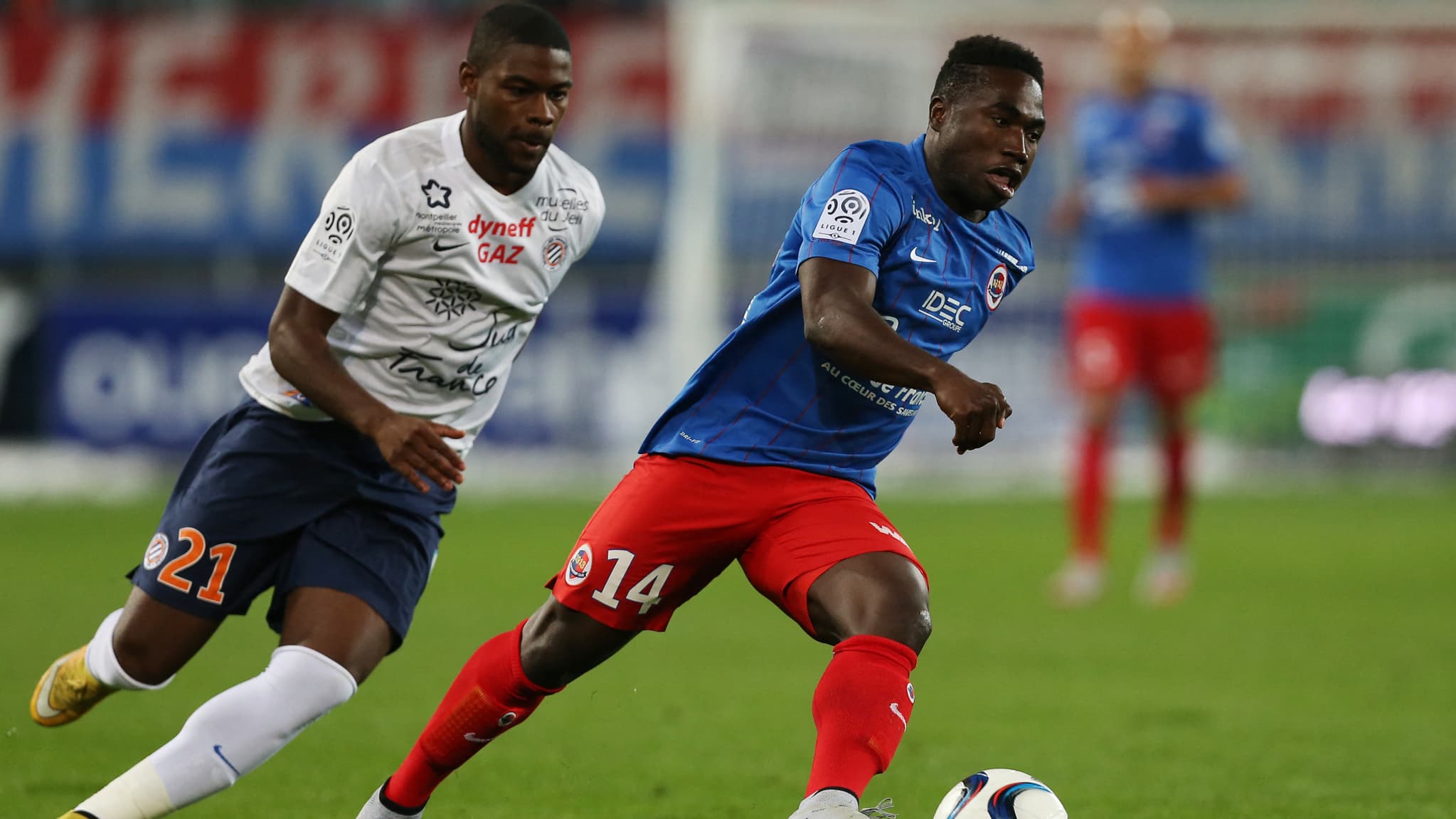Jeff Louis (à droite) lors d'un match de Ligue 1 entre Montpellier et Caen - le 19/09/2015 Jeff Louis (à droite) lors d'un match de Ligue 1 entre Montpellier et Caen - le 19/09/2015