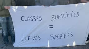 Des enseignants d'un collège de Toulon mobilisés contre la fermeture de deux classes