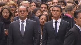 François Hollande et Manuel Valls à la Sorbonne lors de la minute de silence en hommage aux victimes des attaques du 13 novembre.