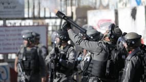 Les forces de l'ordre israéliennes se heurtent à des manifestants palestiniens, le 7 décembre 2017