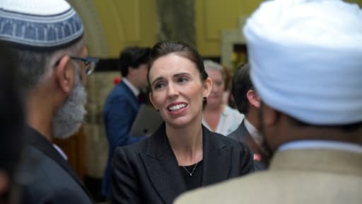 La Première ministre néo-zélandaise Jacinda Ardern rencontre des responsables de la communauté musulmane à l'issue de la session spéciale du Parlement à Wellington le 19 mars 2019