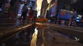 Le célèbre Times Square, à New York, vu du sol
