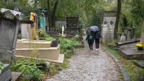 Ce mercredi 1er novembre, le cimetière du Père-Lachaise s'apprête à voir sa fréquentation tripler à l'occasion de la fête de la Toussaint. 