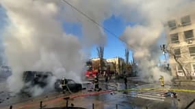 Les rues de Kiev avec l'un des bombardements du 10 octobre 2022