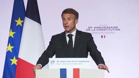 Emmanuel Macron veut "trouver un texte accordant tous les points de vue" sur l'IVG pour "convoquer un Congrès à Versailles"