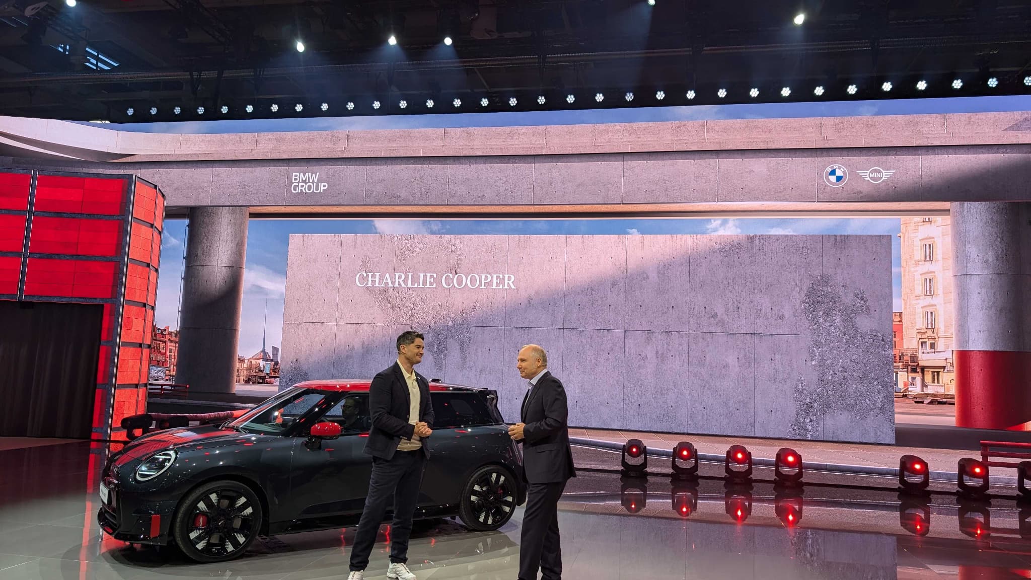 Présientation de la Mini JCW électrique au Mondial de l'auto à Paris, le 14 octobre 2024.