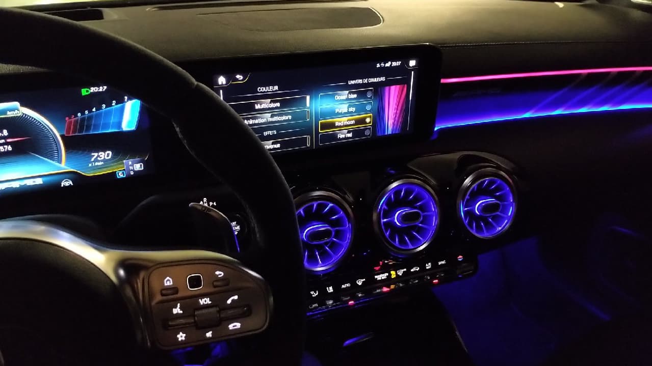 Le nouvel intérieur très coloré des Mercedes. Le nouvel intérieur très coloré des Mercedes.