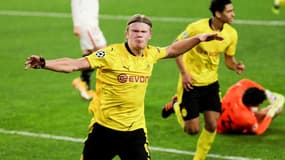Erling Haaland célèbre son but contre Séville