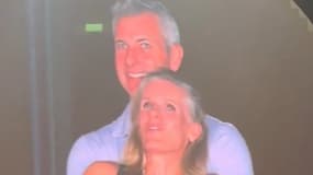 Andy Byron et la directrice des ressources humaines de la société Astronomer au concert de Coldplay le 17 juillet 2025.