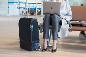 Cette valise intègre une batterie pour recharger votre smartphone