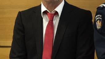 Le batteur d'AC/DC Phil Rudd, lors de son procès pour menaces de mort et possession de drogue, le 21 avril 2015 à Tauranga en Nouvelle-Zélande Le batteur d'AC/DC Phil Rudd, lors de son procès pour menaces de mort et possession de drogue, le 21 avril 2015 à Tauranga en Nouvelle-Zélande