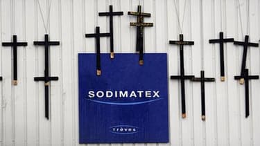Les représentants des 98 salariés de Sodimatex, qui menaçaient de faire sauter l'usine de Crépy-en-Valois (Oise) ont trouvé un accord avec la direction du sous-traitant automobile. /Photo prise le 2 avril 2010/REUTERS/Régis Duvignau