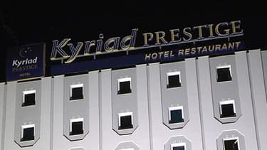 La façade de l'hôtel Kyriad Prestige au Blanc-Mesnil, en Seine-Saint-Denis, mercredi soir.