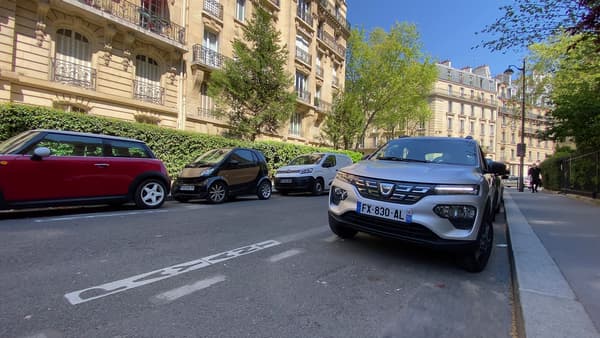 La Dacia Spring est disponible à partir de 16.990 euros hors bonus. La Dacia Spring est disponible à partir de 16.990 euros hors bonus.