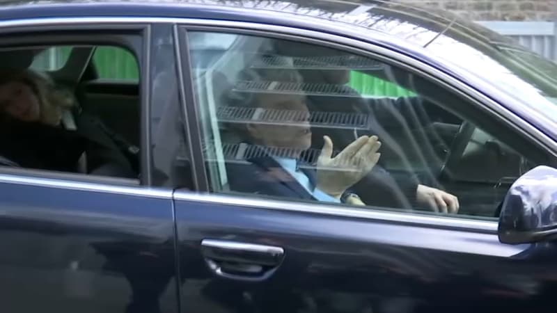 Bernard Tapie à son arrivée au tribunal de grande instance de Paris.