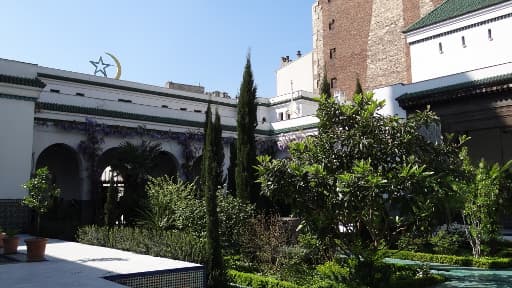 Le ramadan débutera le 28 ou 29 juin 2014 cette année. (photo d'illustration de la Grande mosquée de Paris)