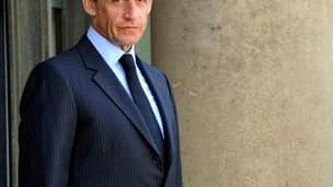 La cote de confiance de Nicolas Sarkozy atteint son score le plus bas depuis trois ans avec 26% et François Fillon chute à 35%, selon un sondage TNS Sofres Logica pour Le Figaro Magazine, à paraître samedi. /Photo prise le 30 juin 2010/REUTERS/Philippe Wo