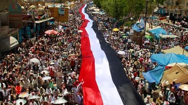 Manifestation hostile au président Ali Abdallah Saleh à Taëz, dans le sud du Yémen, en avril. Pendant des mois, les opposants à Saleh ont campé et manifesté par milliers pour exiger le départ de l'homme exerçant le pouvoir depuis 1978 à Sanaa et multiplia