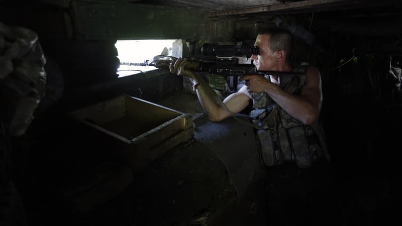 Un sniper ukrainien près de Donetsk, le 25 juin 2015.