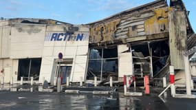 Un magasin hard-discount Action à Sevran détruit après avoir été incendié dans la nuit du 29 au 30 juin à Sevran lors d'émeutes.