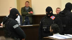 Abdeslam à son procès: "Mon silence, c'est ma défense. Je n'ai pas peur de vous"