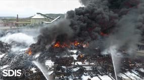 L'usine incendiée à Rouen