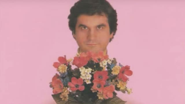Edouardo, connu pour sa chanson "Je t'aime le lundi" est candidat à l'Académie française